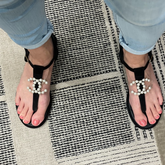 Authentic Chanel Suede Quilted Lambskin Silver Jeweled CC Thong Sandals - Picture 12 of 13